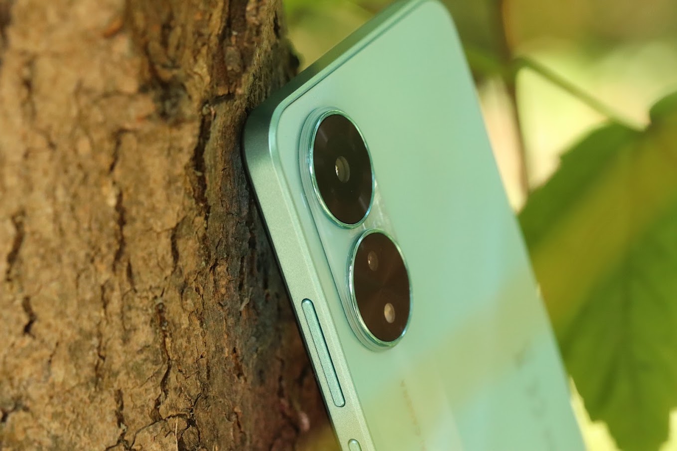 OPPO A78 - 50 megapixel camera phone with 67W charging