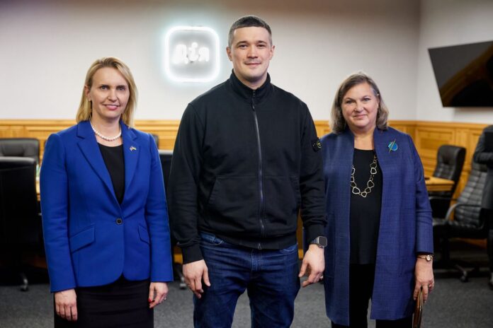 U.S. Ambassador to Ukraine Bridget Brink, Ukrainian Deputy Prime Minister Mykhailo Fedorov, and U.S. Under Secretary of State for Political Affairs Victoria Nuland