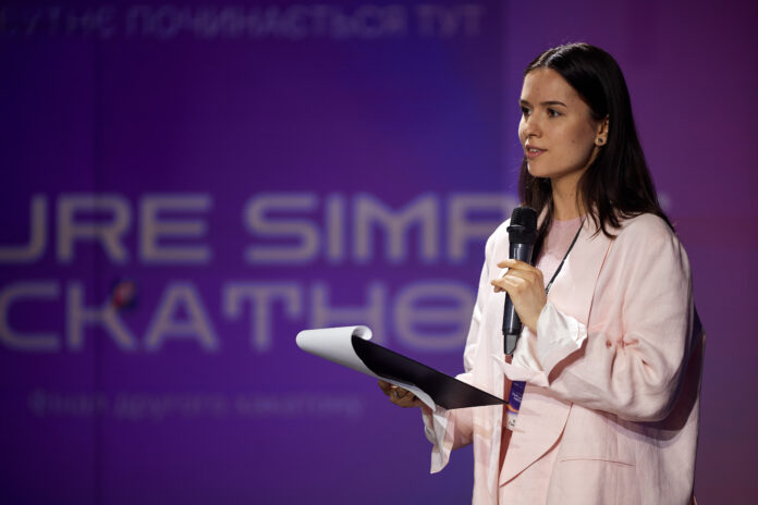 Future Simple Hack has chosen IT solutions to study English