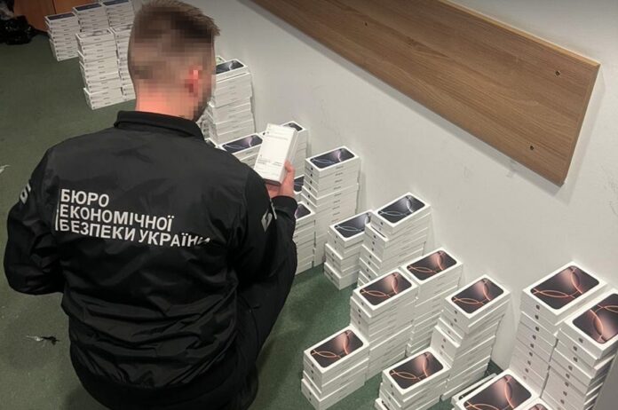 BES seizes record batch of smuggled iPhones BES seizes record batch of smuggled iPhones