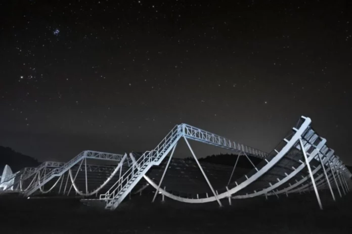 Mysterious radio bursts detected in ancient galaxy
