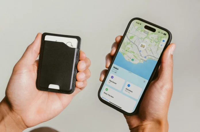MagSafe wallet has a built-in tracking card