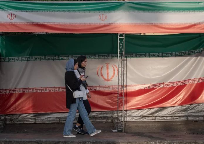 Apple warns Iranians about spyware attacks