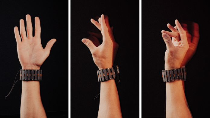 Meta develops a gesture-controlled bracelet