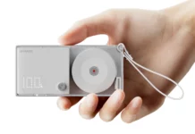 Sharge has added a rechargeable battery to the retractable charger Sharge has added a rechargeable battery to the retractable charger