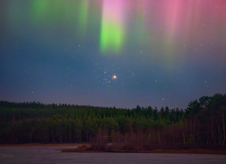 Rare Celestial Alignment: Mars, Beehive Cluster, and Aurora Paint the Night Sky
