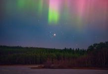 Mars and Aurora Unite Above Swedish Skies in Stunning Celestial Display