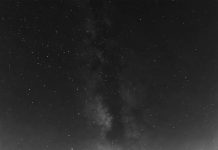 Milky Way Dazzles Over Manhattan: City Lights Reveal Hidden Galactic Beauty